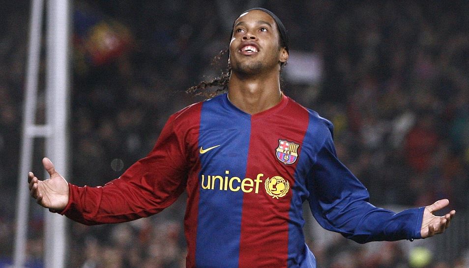 Ronaldinho en su paso por el FC Barcelona. (Foto Prensa Libre: Hemeroteca PL)