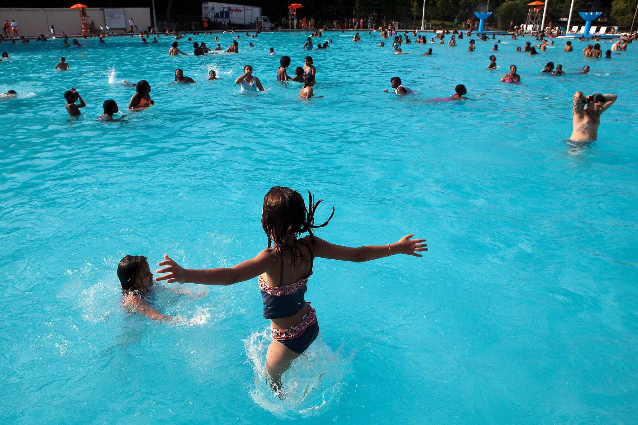¿Es seguro meterse a una piscina durante la pandemia de coronavirus? (Christopher Gregory/The New York Times)
