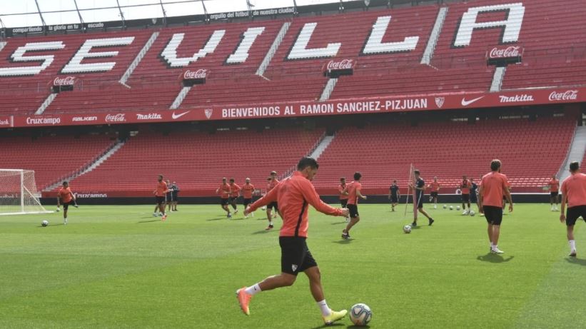El Sevilla se prepara para enfrentar al Betis. (Foto Prensa Libre: Twitter Sevilla FC)