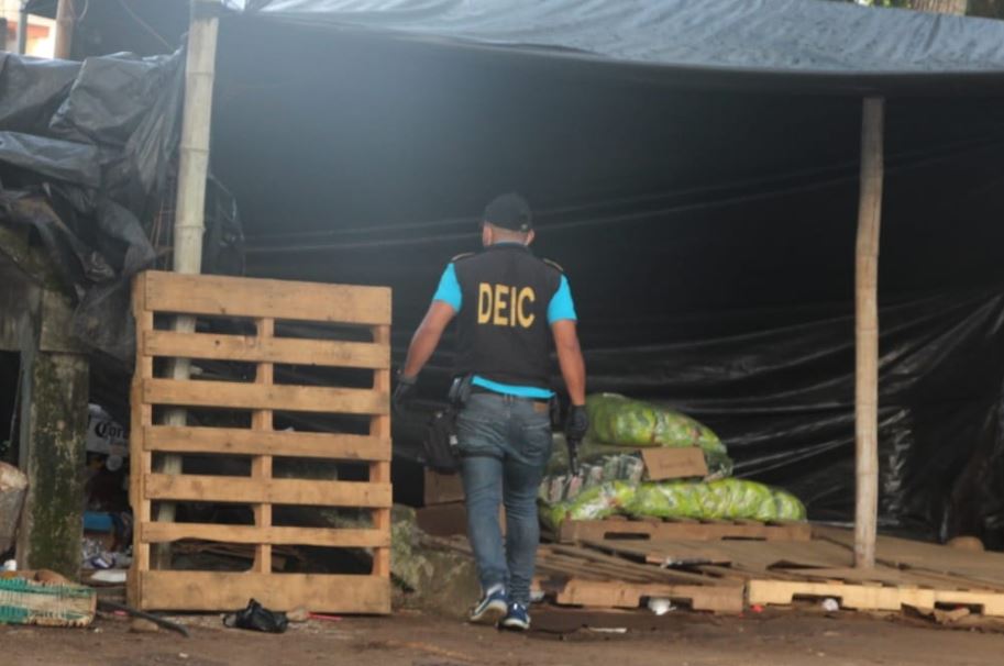 Autoridades efectúan allanamientos en distintos puntos del país para capturar a señalados de contrabando. (Foto Prensa Libre: PNC) 