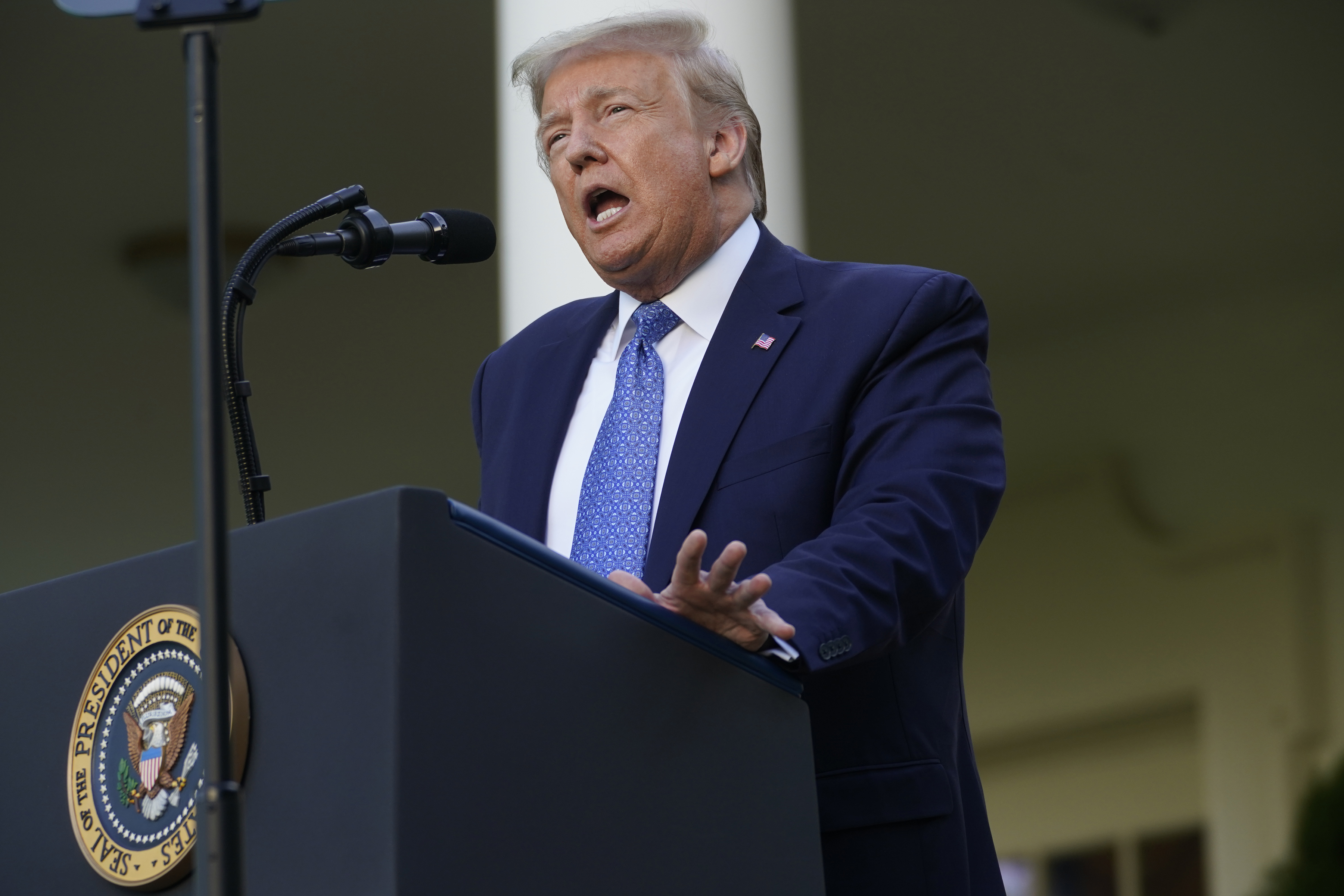 El presidente Donald Trump habla en el Jardín de las Rosas de la Casa Blanca en Washington, el 1.° de junio de 2020. (Doug Mills/The New York Times)