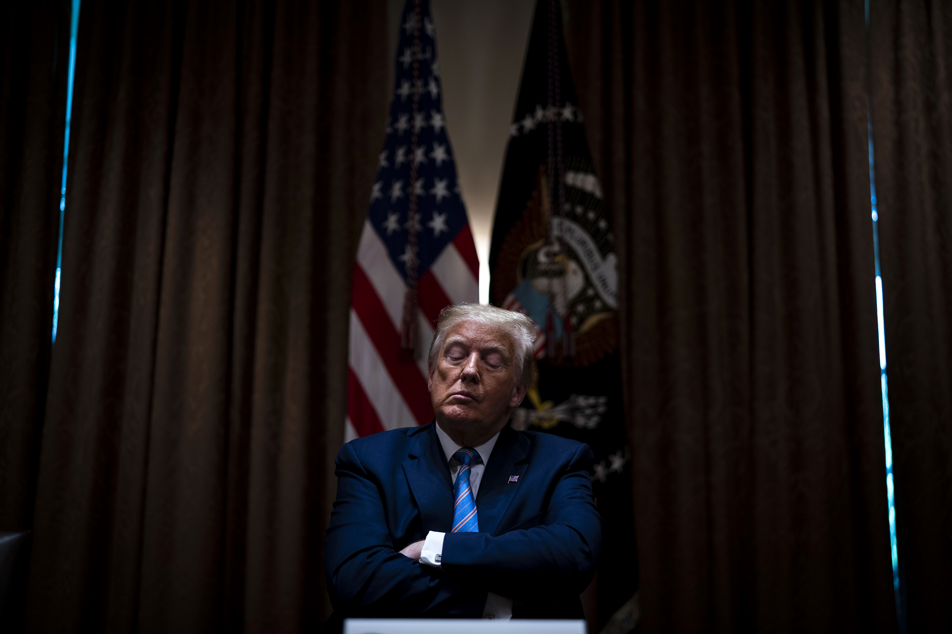 El presidente Donald Trump participa en una mesa redonda sobre los ciudadanos de la tercera edad en la Sala del Gabinete de la Casa Blanca, en Washington, el lunes 15 de junio de 2020. (Foto Prensa Libre: The New York Times)