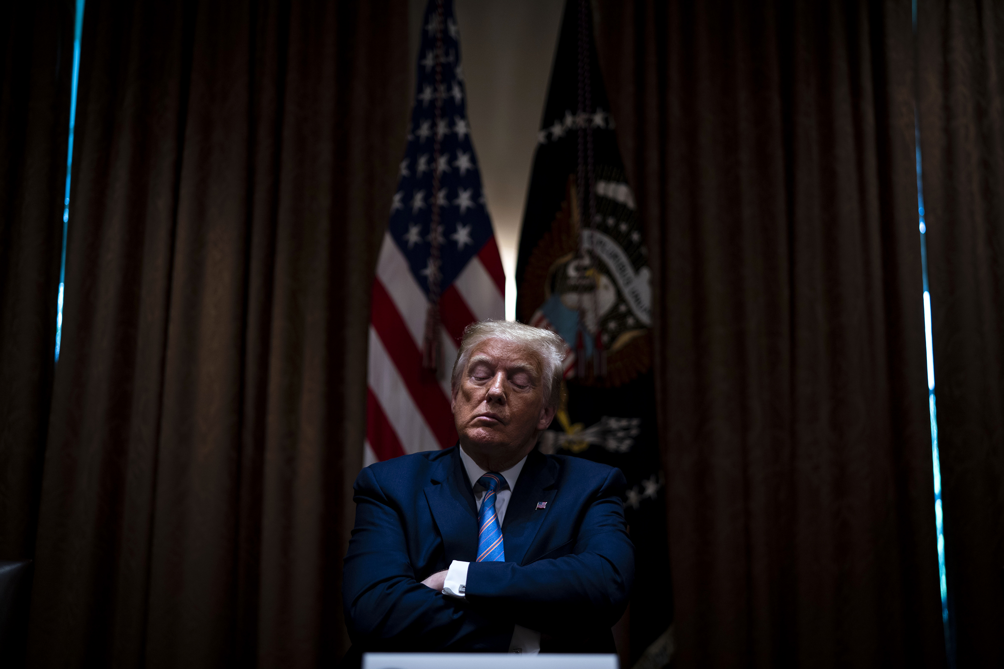 El presidente Donald Trump participa en una mesa redonda sobre los ciudadanos de la tercera edad en la Sala del Gabinete de la Casa Blanca, en Washington, el lunes 15 de junio de 2020. (Doug Mills/The New York Times)