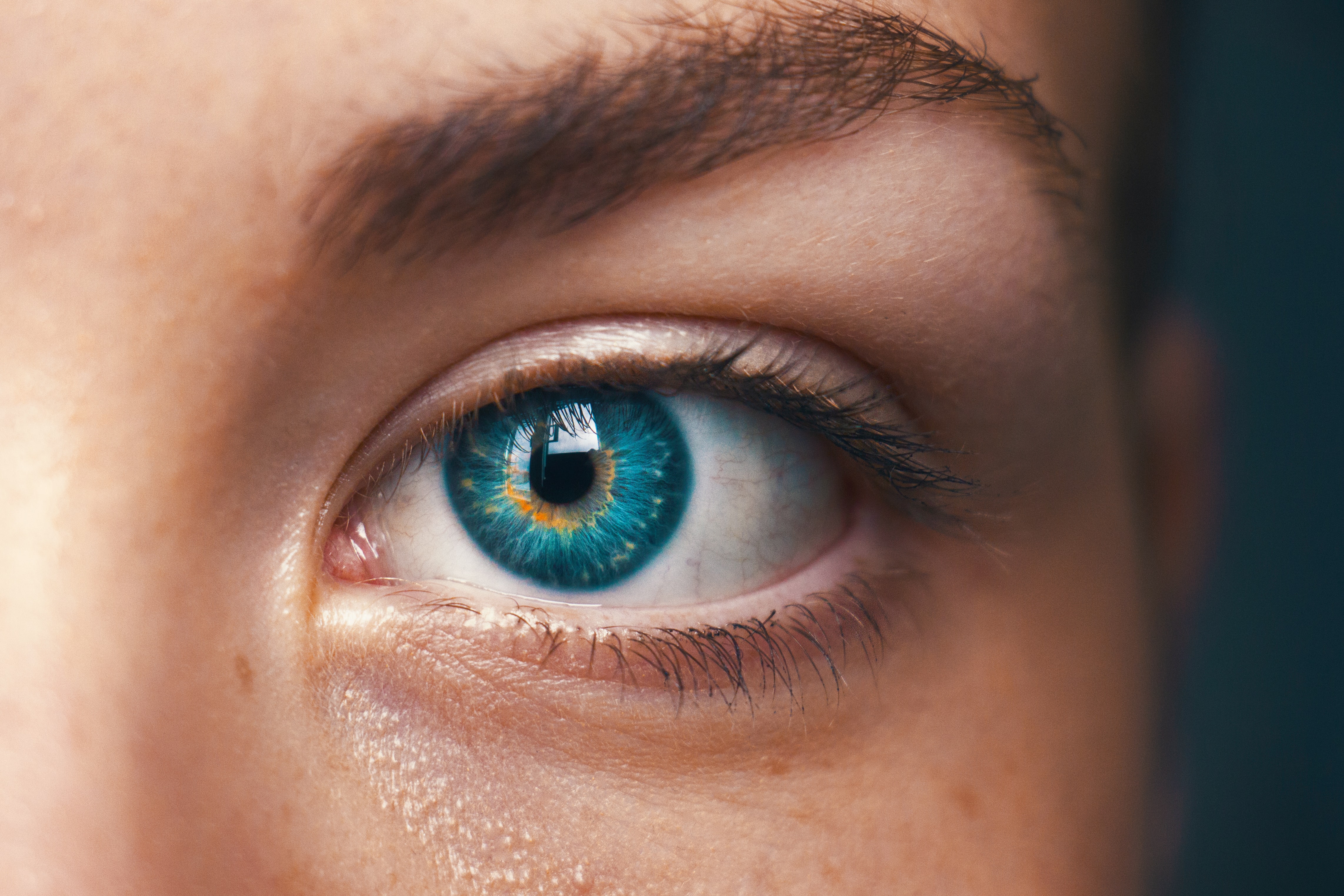 El contorno de los ojos es una de las áreas en las que más se evidencian los signos de la edad. (Foto Prensa Libre: Unsplash)