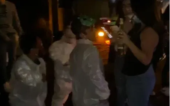 La fiesta fue denunciada por las redes sociales. 