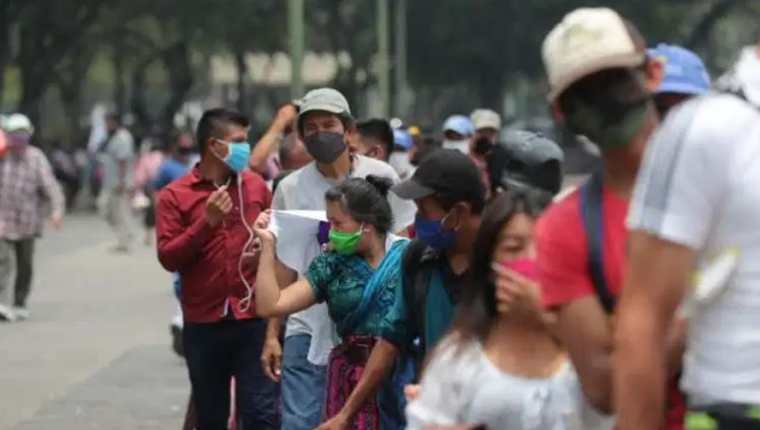 Casi siete de 10 guatemaltecos encuestados afirmaron haber tenido una reducción en los ingresos de sus hogares. (Foto Prensa Libre: Hemeroteca)