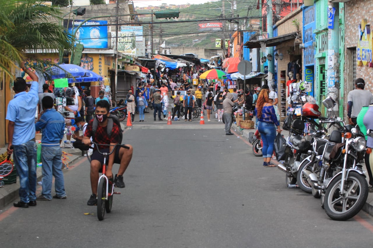Vista de un mercado en Bárcenas, Villa Nueva, uno de los municipios con más casos de coronavirus. (Foto Prensa Libre: Byron García)