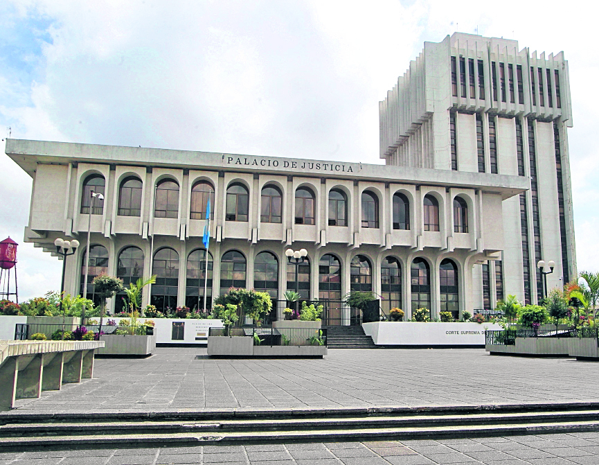 Edificio de la Corte Suprema de Justicia y la Torre de Tribunales. (Foto Prensa Libre: Hemeroteca).