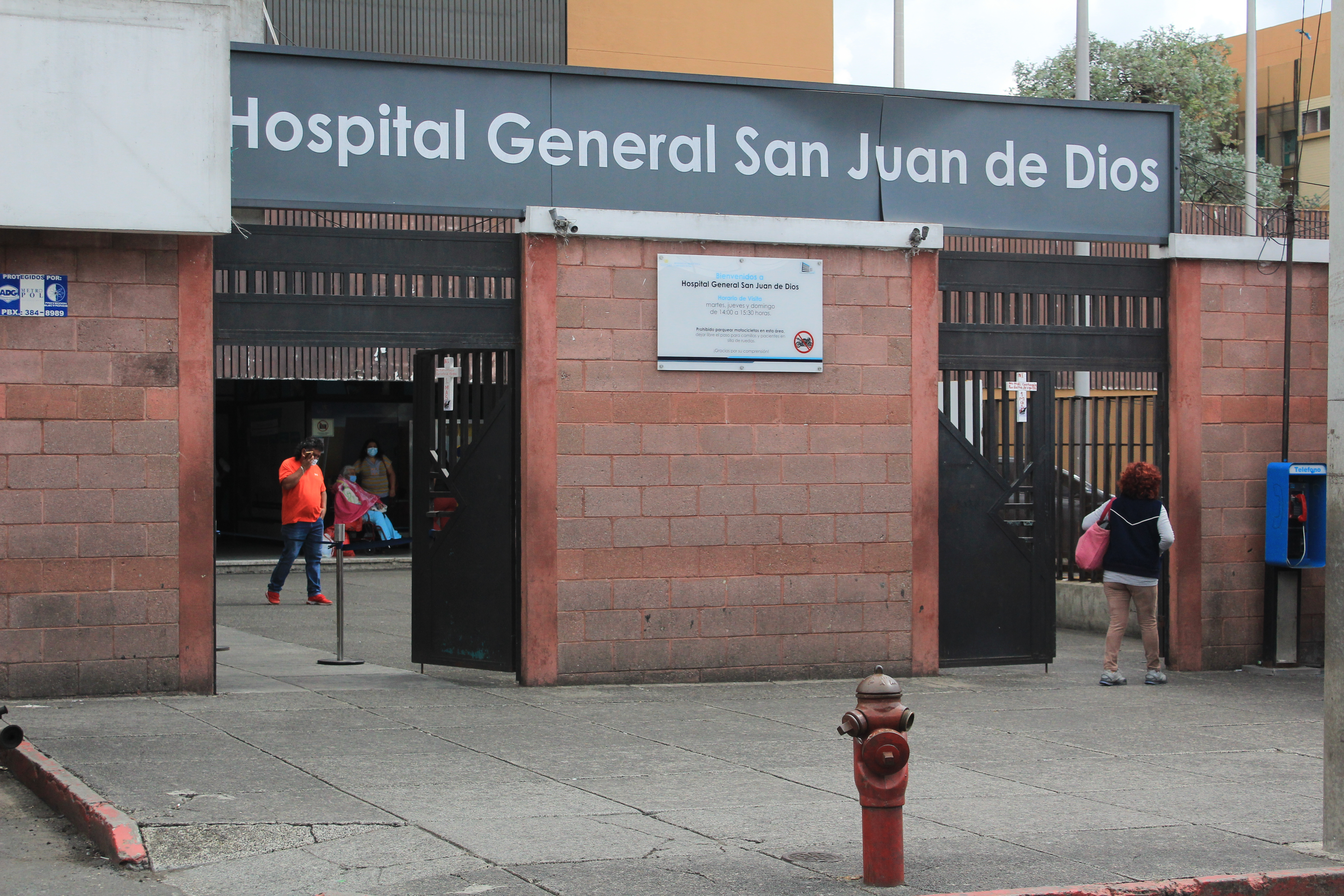 Las consultas externas de los hospitales permanecen cerradas desde hace tres meses, dejando desatendida a gran cantidad de pacientes, como los enfermos crónicos. (Foto Prensa Libre: Hemeroteca PL)