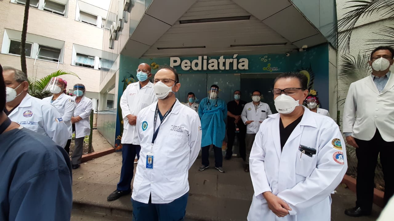 Médicos del hospital Roosevelt se pronunciaron y dijeron que carecen de espacio para atender a pacientes con covid-19. (Prensa libre: Hemeroteca PL) 