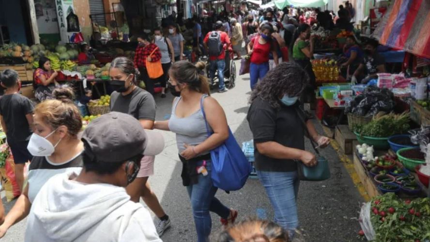 La guía contiene medidas que deberán seguir por parte de los vendedores, los consumidores y los encargados de los mercados de abasto de las municipalidades. (Foto Prensa Libre: Hemeroteca)