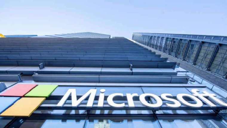 Microsoft invertirá en tutoriales, llamadas de video y otras herramientas de apoyo a clientes y socios, en línea. (Foto Prensa Libre: AFP)