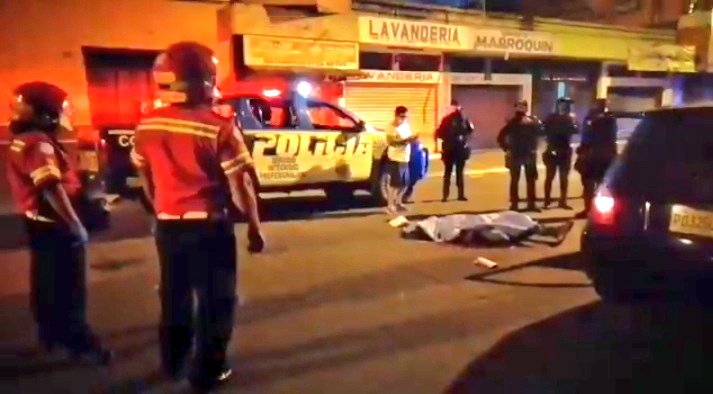 Edgar Ic murió por una herida de bala en el cráneo, según reportaron los bomberos. (Foto Prensa Libre: Bomberos Municipales)