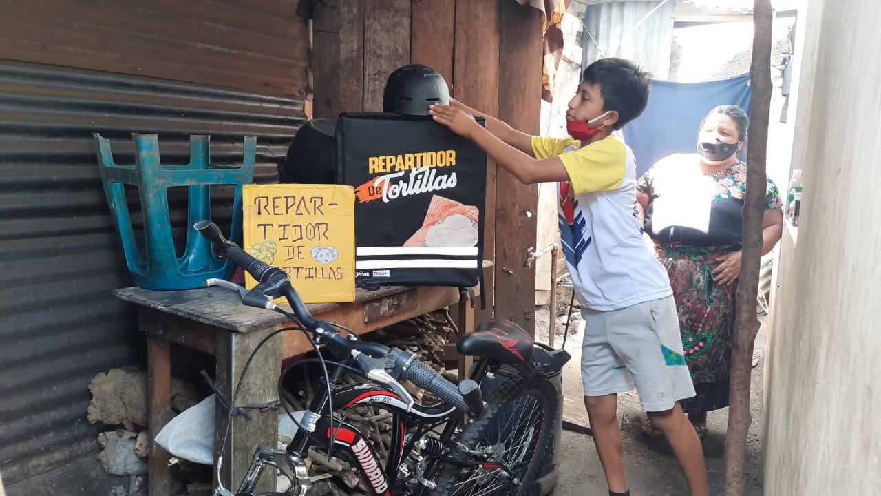 William Ben Mejía reparte tortillas y utilizaba esa bicicleta, la cual fue robada en su propia casa. Hemeroteca PL) 