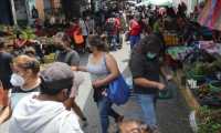 Un mercado en la ciudad capital. Estos lugares son centros de concentración de personas (Foto Prensa Libre: Hemeroteca PL). 