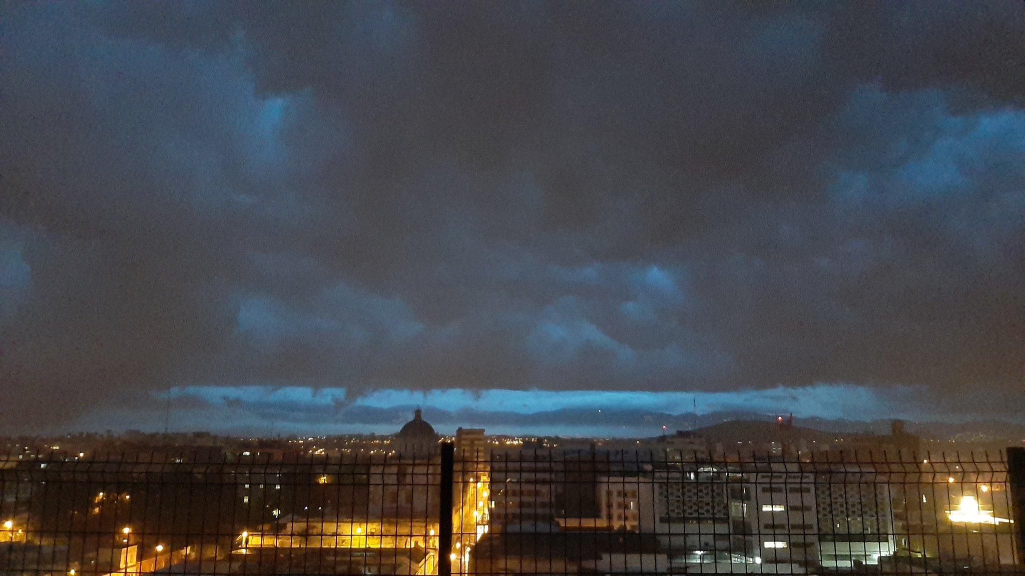 Nube sobre la ciudad de Guatemala este 24 de junio. (Foto Prensa Libre: Andrea Domínguez).