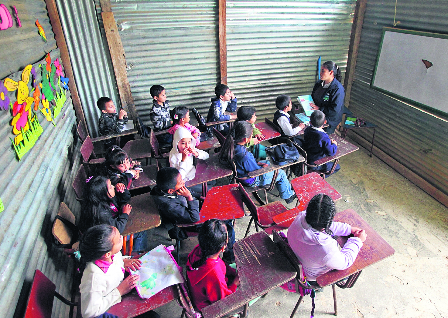 Muchas escuelas siguen en las mismas precarias condiciones que hace dos años, antes de la pandemia. (Foto Prensa Libre: Hemeroteca PL)