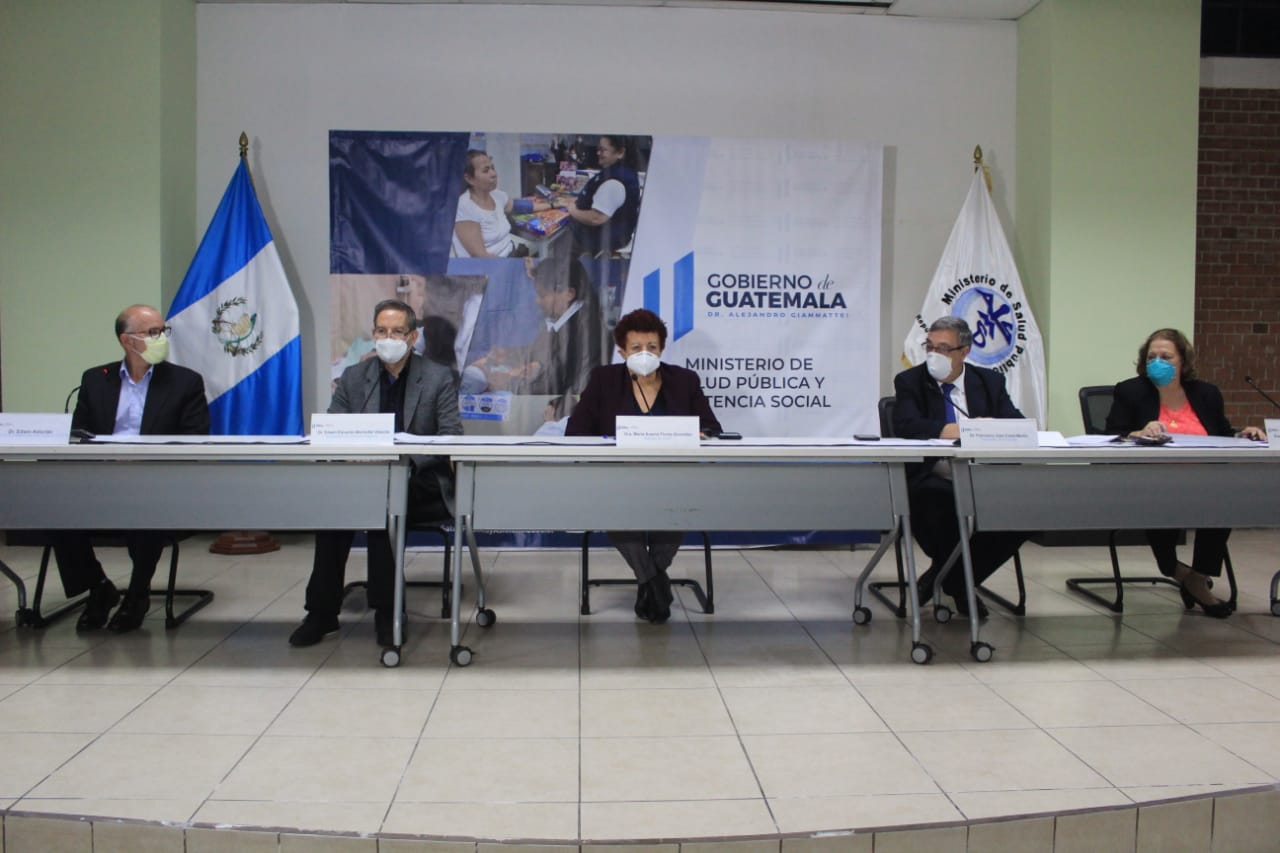 Autoridades de Salud dan una conferencia de prensa sobre la emergencia por el coronavirus. (Foto Prensa Libre: Byron García)