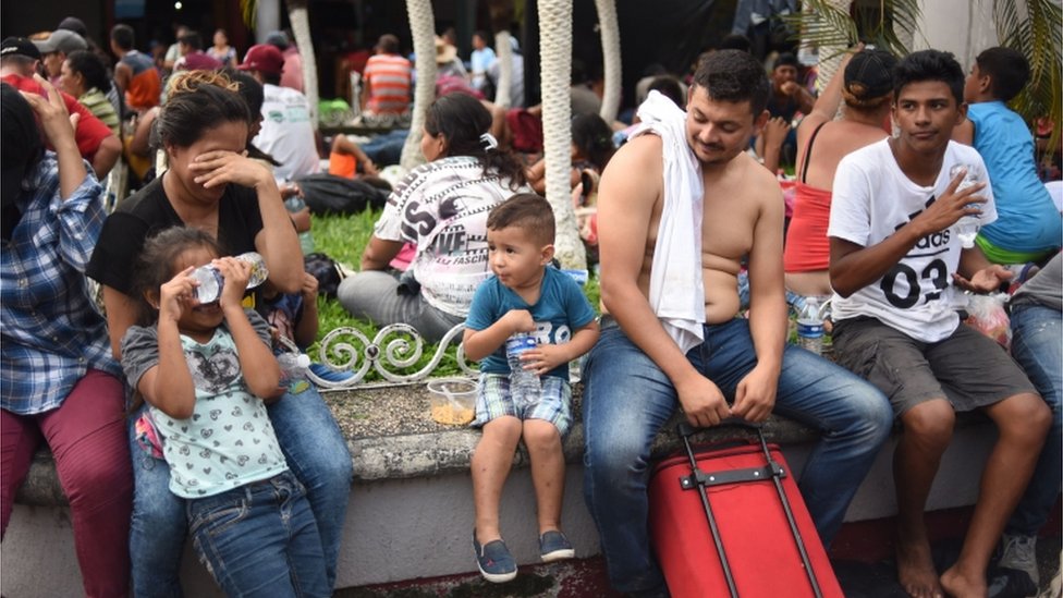 Familias migrantes podrían ser separadas en EE. UU. luego de una resolución judicial para prevenir contagios de coronavirus. (Foto Prensa Libre: AFP)