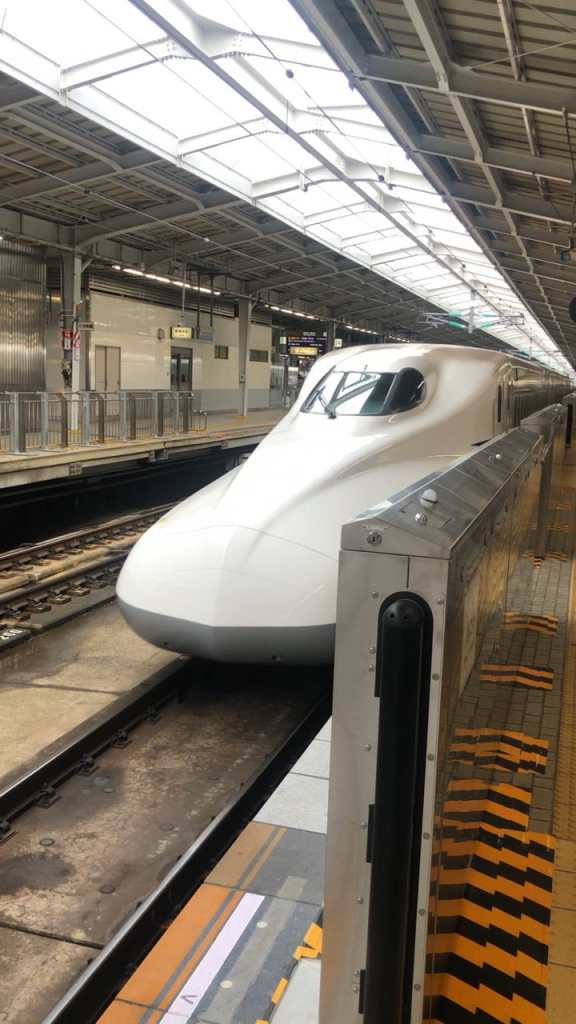 El Shinkansen -el tren bala- en Tokyo. (Foto Prensa Libre: Daniel Guillén Flores)