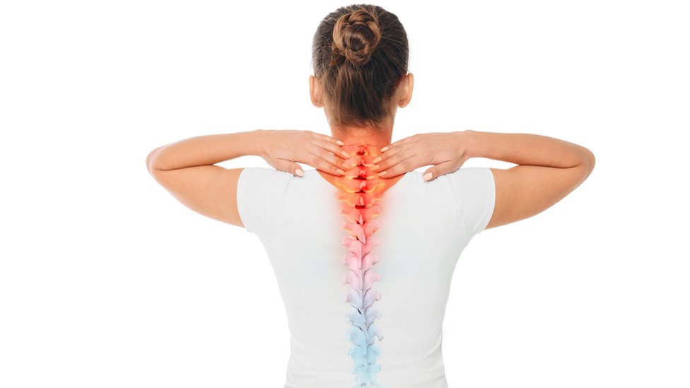Una mala postura puede acarrear dolor en distintas zonas de la espalda.