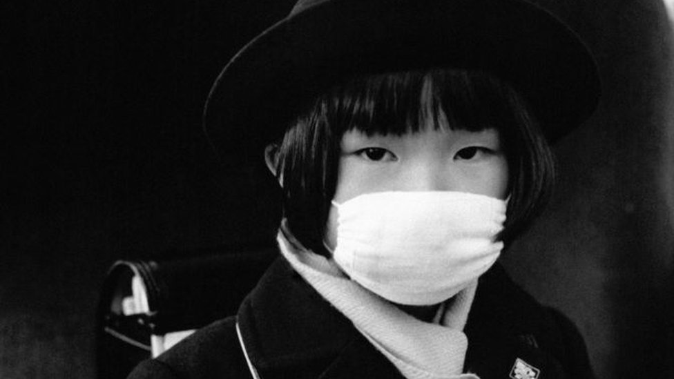 Una niña japonesa se cubre el rostro a finales del siglo XIX. (Foto Prensa Libre: Getty Images)