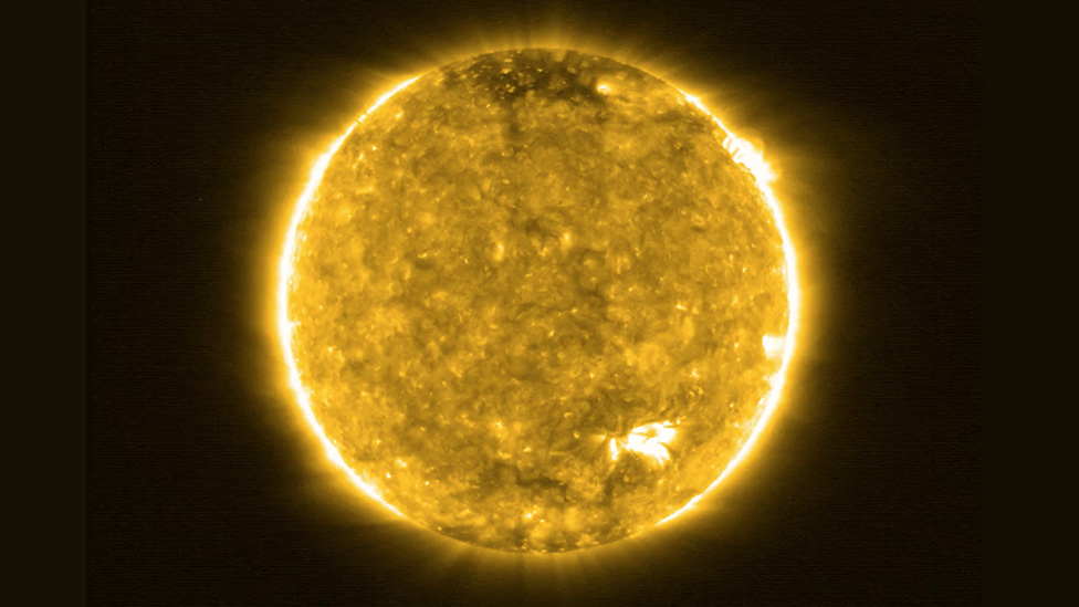 Los telescopios en la Tierra han obtenido imágenes más nítidas del Sol, pero SolO ofrece una perspectiva diferente. ESA NASA