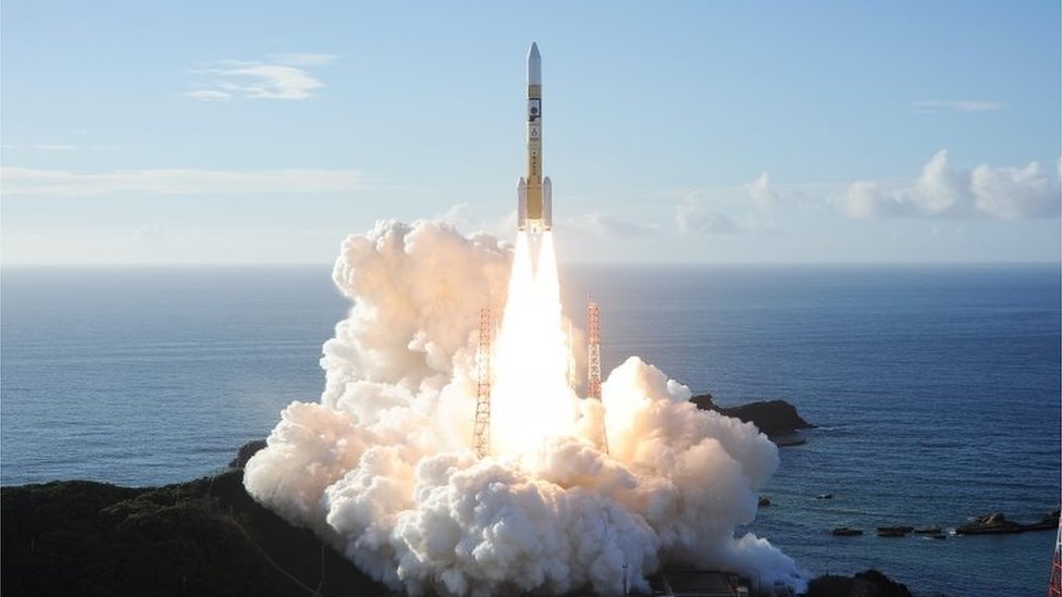 La sonda Hope de Emiratos Árabes Unidos fue lanzada desde la base espacial Tanegashima de Japón. (Foto Prensa Libre: Reuters)