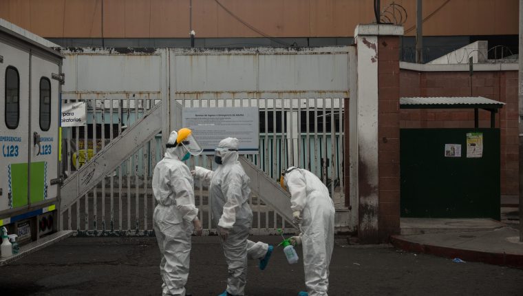 Guatemala necesita más personal médico para enfrentar la pandemia del coronavirus. (Foto Prensa Libre: Hemeroteca PL)