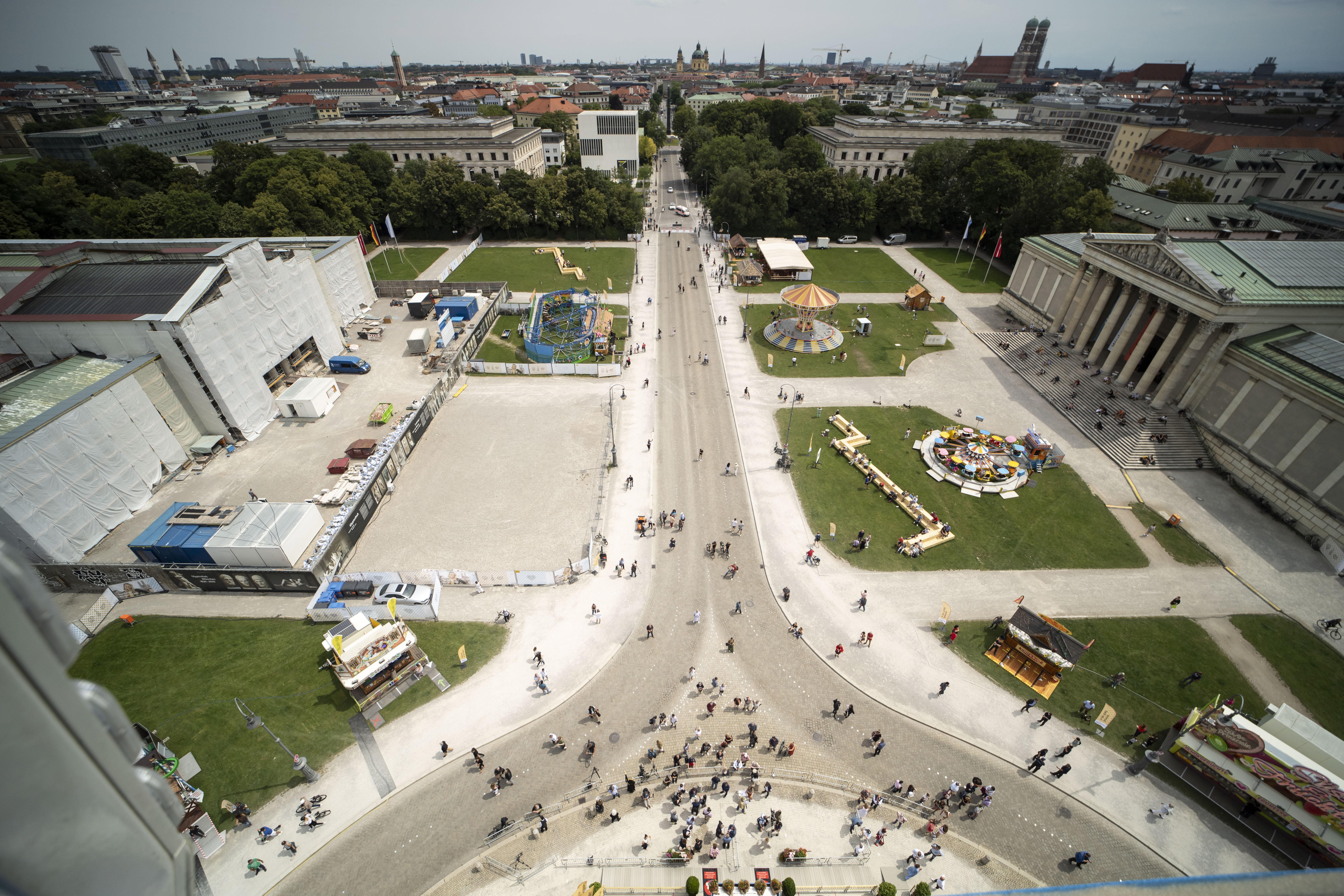 Munich (Germany), 24/07/2020.- People gather at the Koenigsplatz in Munich, Bavaria, Germany, 24 July 2020. Under the motto "Summer in the City", rides and cultural offers for residents and visitors will be set up at numerous locations as an alternative to the events cancelled due to the worldwide Coronavirus pandemic. (Alemania) EFE/EPA/LUKAS BARTH-TUTTAS