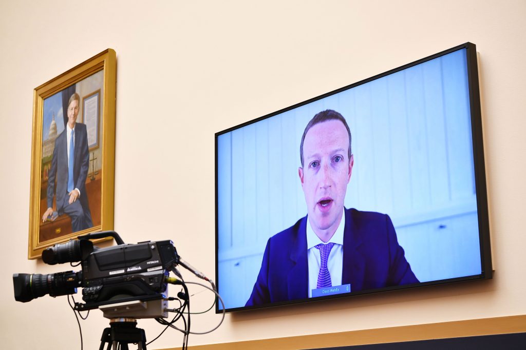 Mark Zuckerberg habla por videoconferencia. (Foto Prensa Libre: EFE)