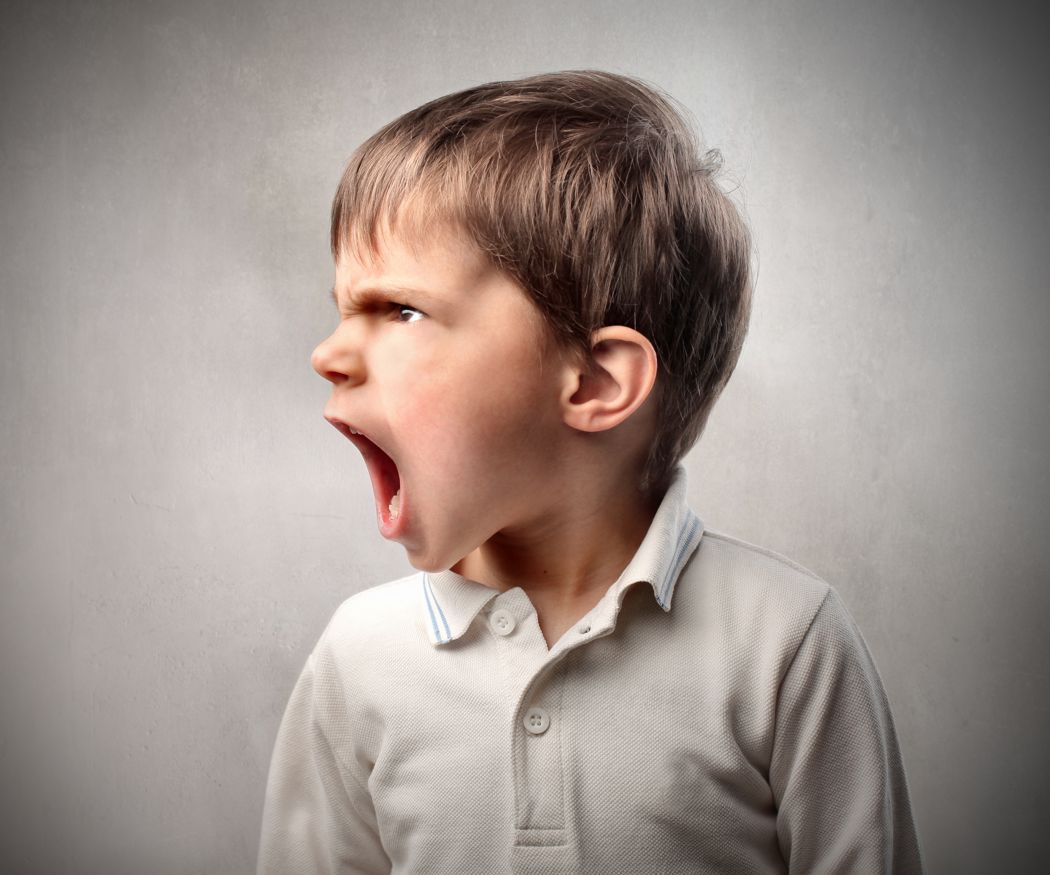 Los niños con Síndrome del Emperador suelen recurrir a los gritos, berrinches y agresión física para llamar la atención y tener lo que desean. (Foto Prensa Libre: shutterstock). 