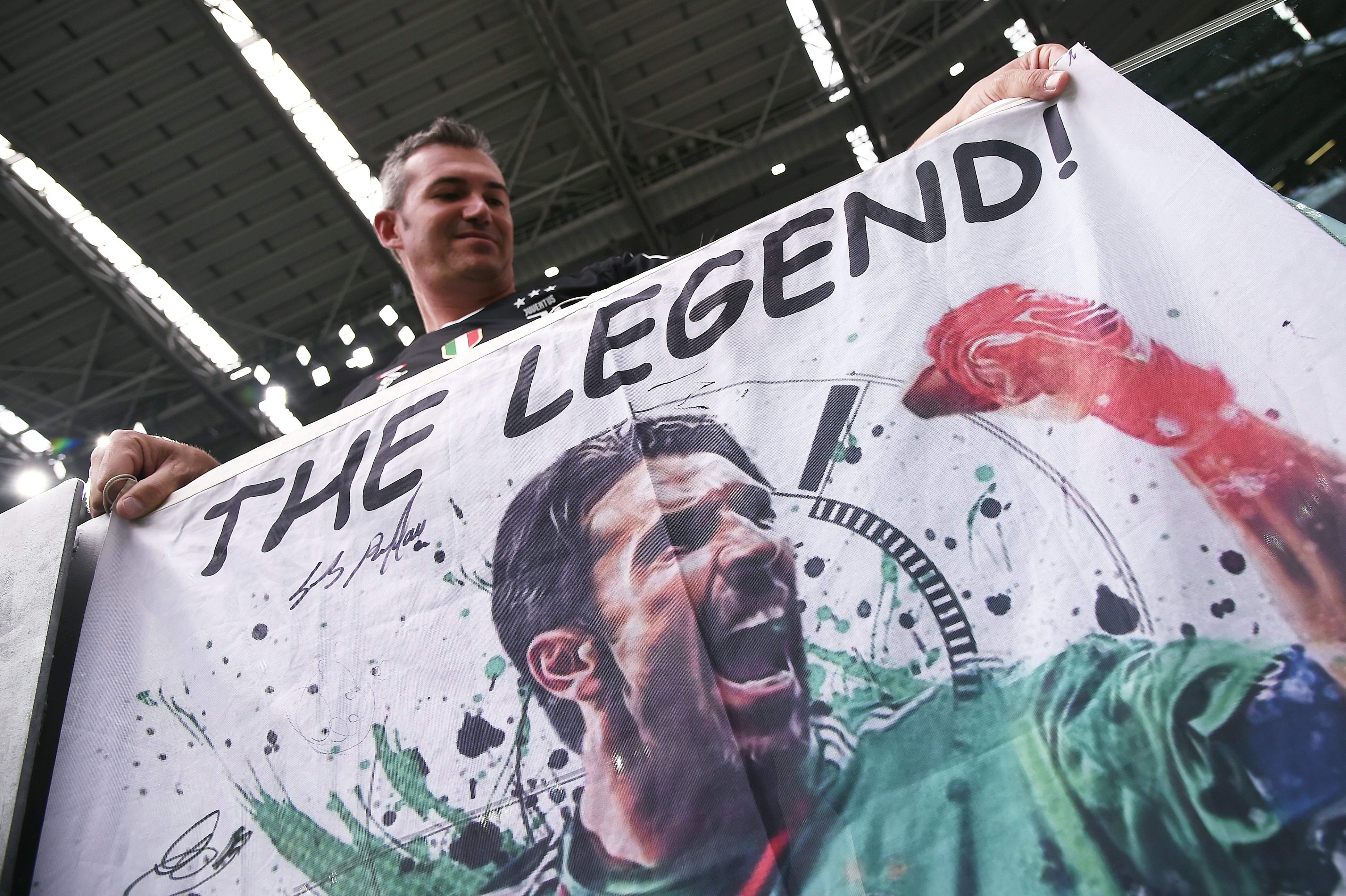 Buffon se ha convertido una leyenda no solo de Italia, sino del futbol Mundial. (Foto Prensa Libre: AFP).