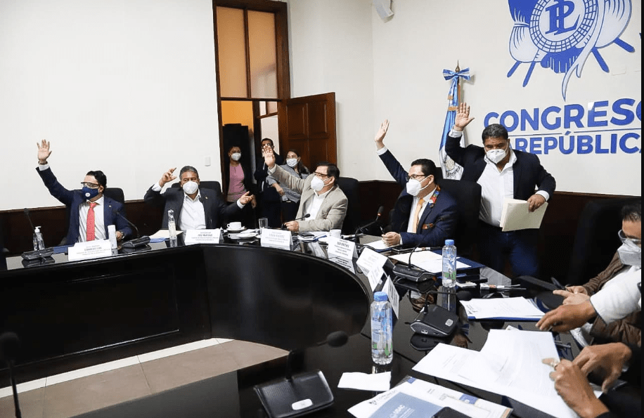 Comisiones legislativas acordaron dictaminar a favor la iniciativa 5703 este miércoles.  Fotografía: Congreso de la República.