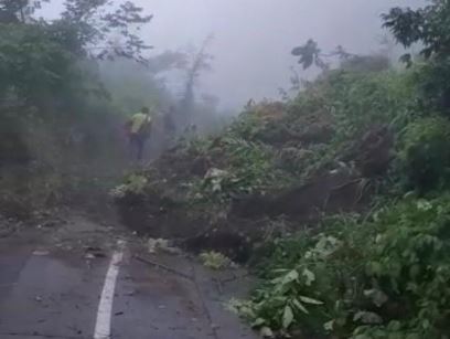 Derrumbe en Santiago Atitlán, Sololá. (Foto Prensa Libre: Conred)