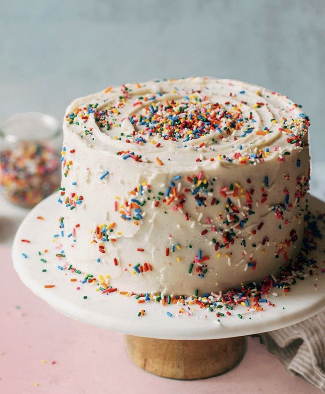 El pastel clásico de vainilla vegano, preparado por la nutricionista y repostera Emiliana Faillace, es igual de delicioso que la opción convencional de este postre, que puede ser consumido por personas con alergias alimentarias. (Foto Prensa Libre, Emiliana Faillace)