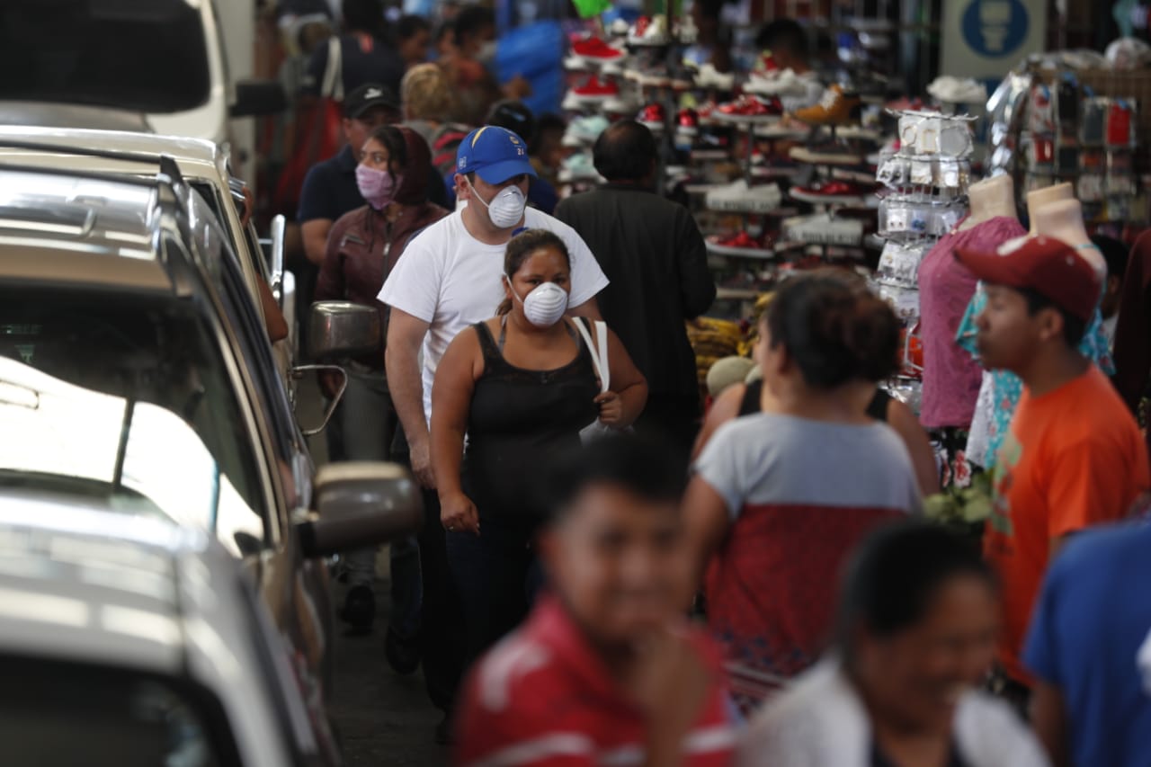Los especialistas de Kantar consideran que las personas mantendrán el comportamiento adoptado durante la pandemia. (Foto Prensa Libre: Esbin García)