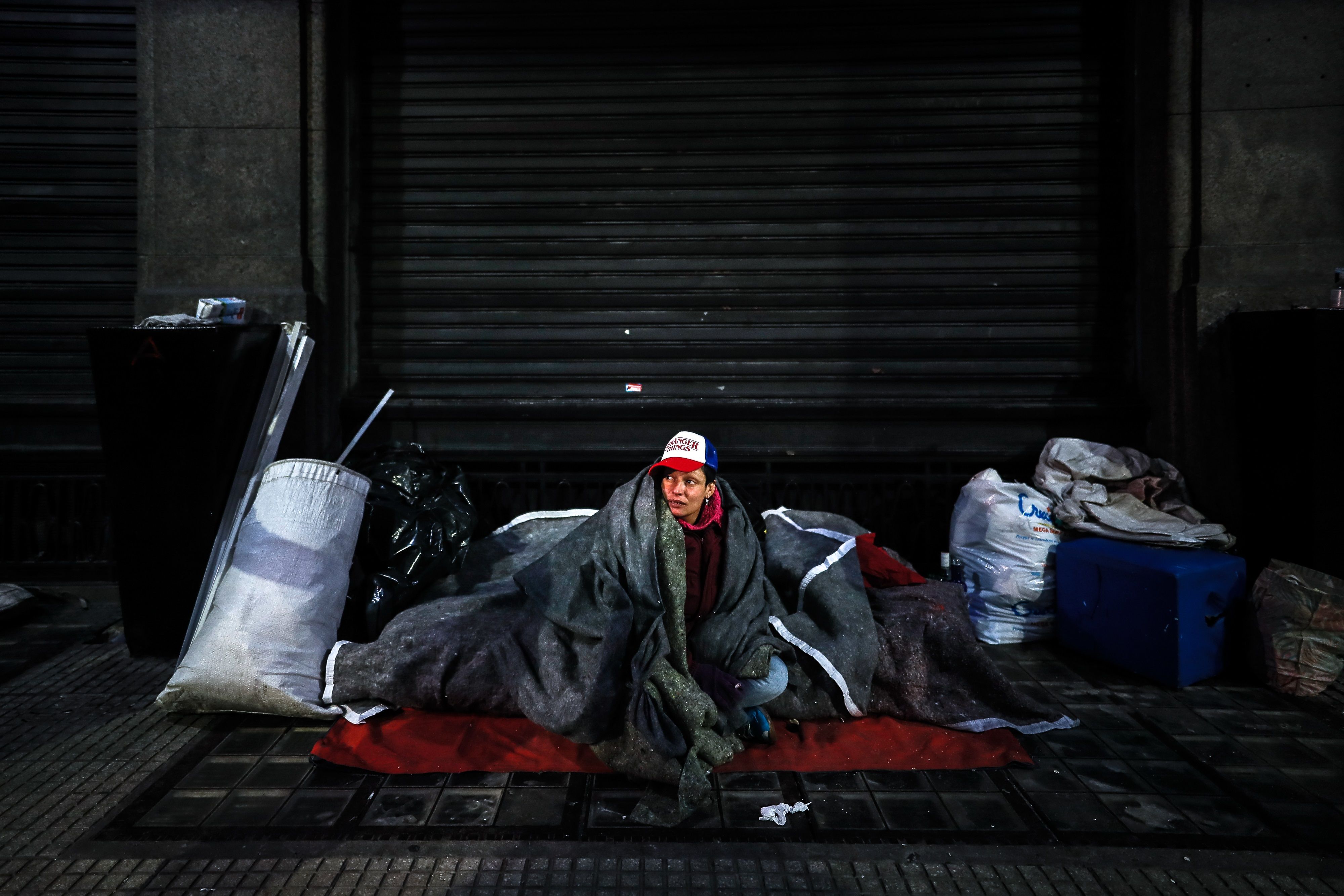 Muchas personas en el mundo viven en condiciones de pobreza multidimensional. (Foto Prensa Libre: EFE)