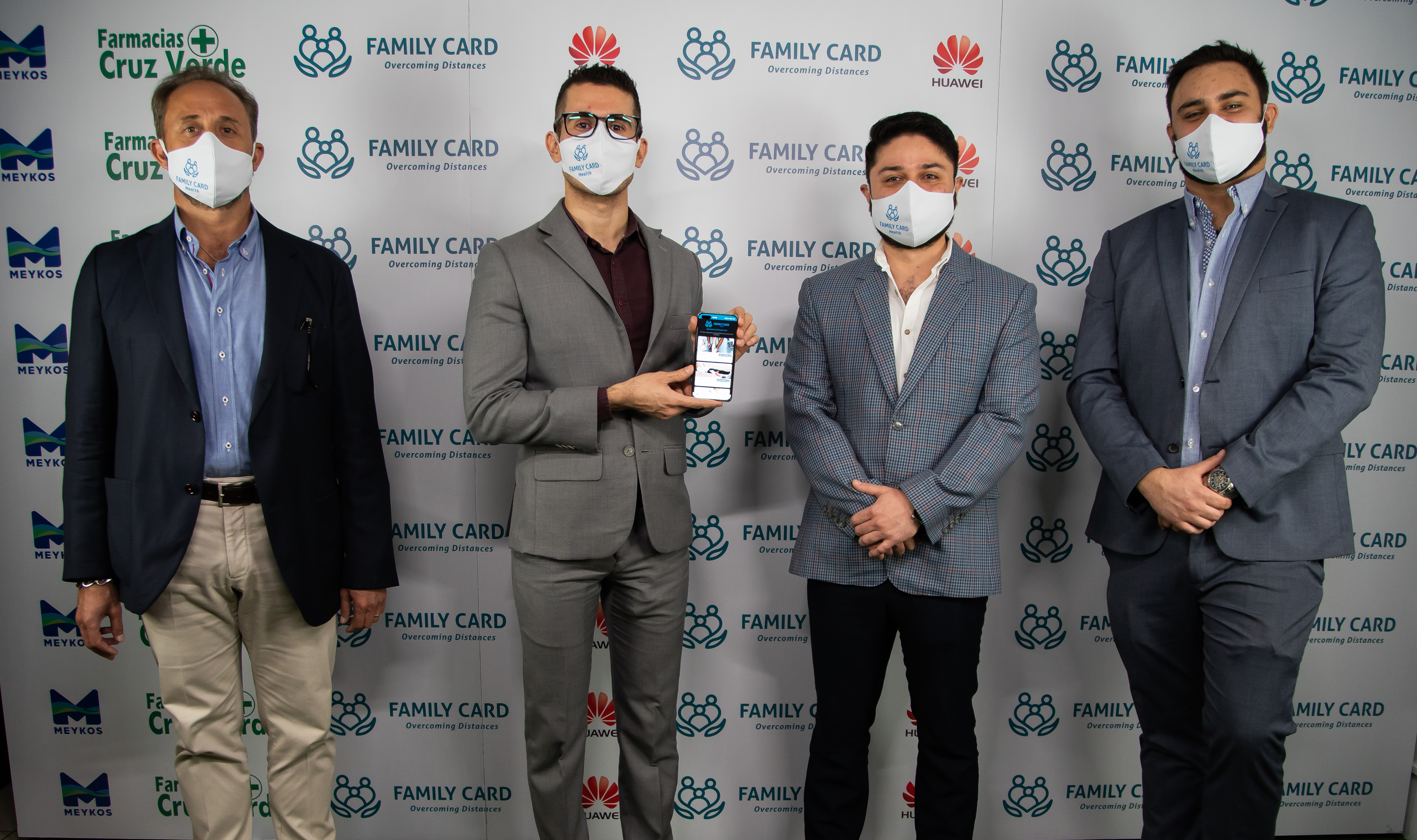 Ejecutivos de las empresas asociadas presentaron el programa Family Card Health. Foto Prensa Libre: Cortesía.