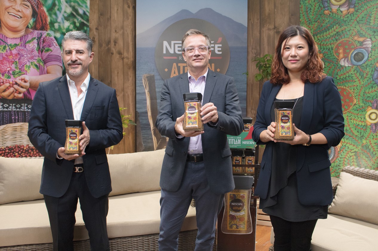 Nestlé le rinde un homenaje a la producción de café del país, al lanzar la edición limitada Nescafé Reserva Atitlán. Foto Prensa Libre: Cortesía