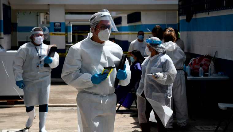 Las medidas de prevención continuarán hasta que se consiga una cura contra el covid - 19, primordialmente lavado de manos, uso de mascarilla y distanciamiento social.  . (Foto Prensa Libre: AFP)