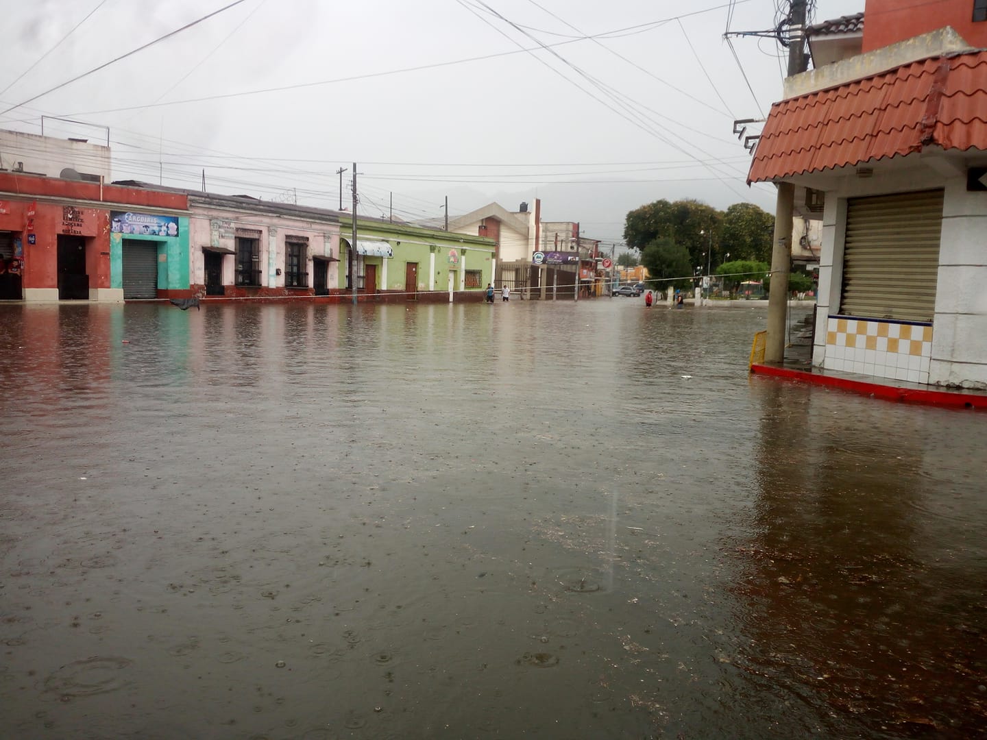 El Barrio Calvario zona 1 fue uno de los afectados por las inundaciones de este 26 de julio. (Foto Prensa Libre: Cortesía)
