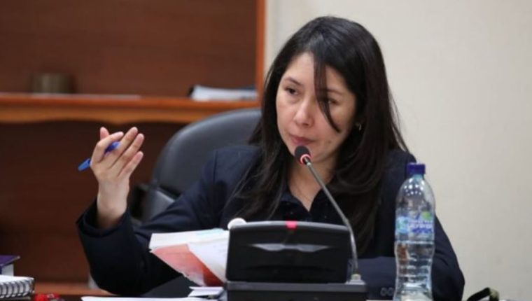 La CC otorga amparo provisional a la jueza Erika Aifán y suspende el trámite de antejuicio en su contra