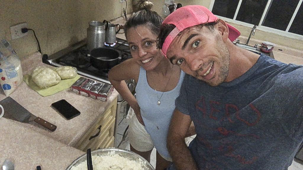 El defensor argentino Juan Lovato y su esposa incursionaron en el mundo del emprendimiento de comida argentina. Foto Prensa Libre: Cortesía Juan Lovato