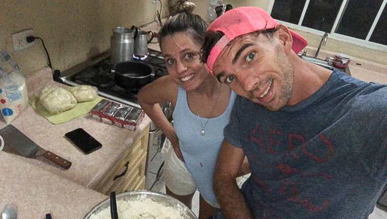 El defensor argentino Juan Lovato y su esposa incursionaron en el mundo del emprendimiento de comida argentina. Foto Prensa Libre: Cortesía Juan Lovato