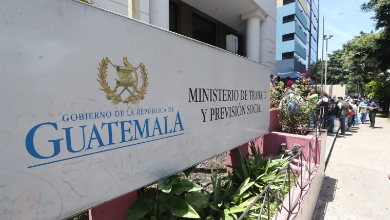 El Ministerio de Trabajo ha presentado 118 denuncias por personas que brindaron información errónea para acceder al beneficio. (Foto, Prensa Libre: Hemeroteca PL).