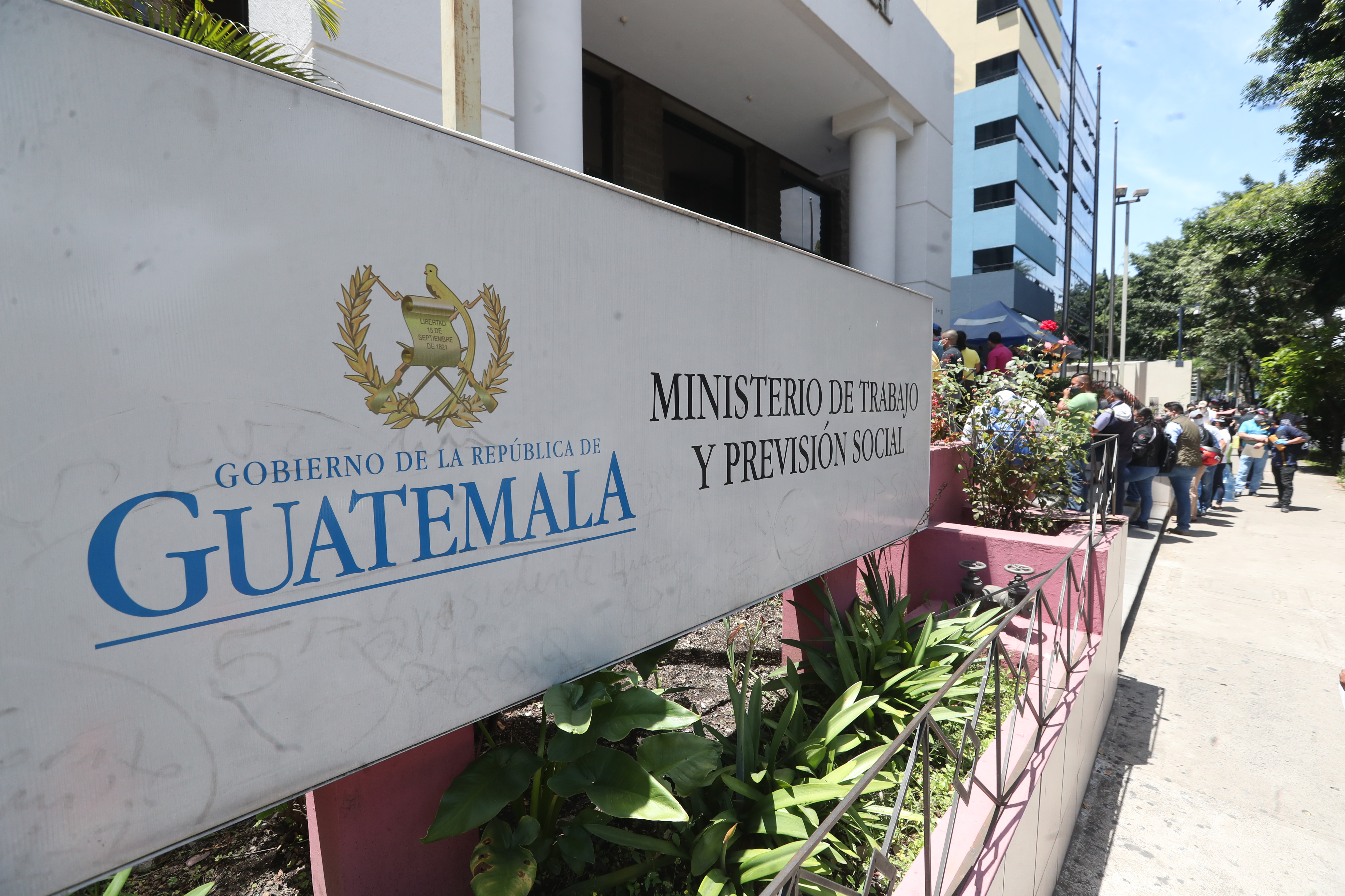 En el portal web del Ministerio de Trabajo no aparecen actualizados los acuerdos del año 2020. (Foto Prensa Libre: Érick Ávila)