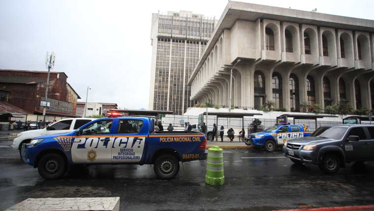 Implicados en el Caso Libramiento de Chimaltenango se presentan a la Torre de Tribunales. (Foto: Hemeroteca PL)