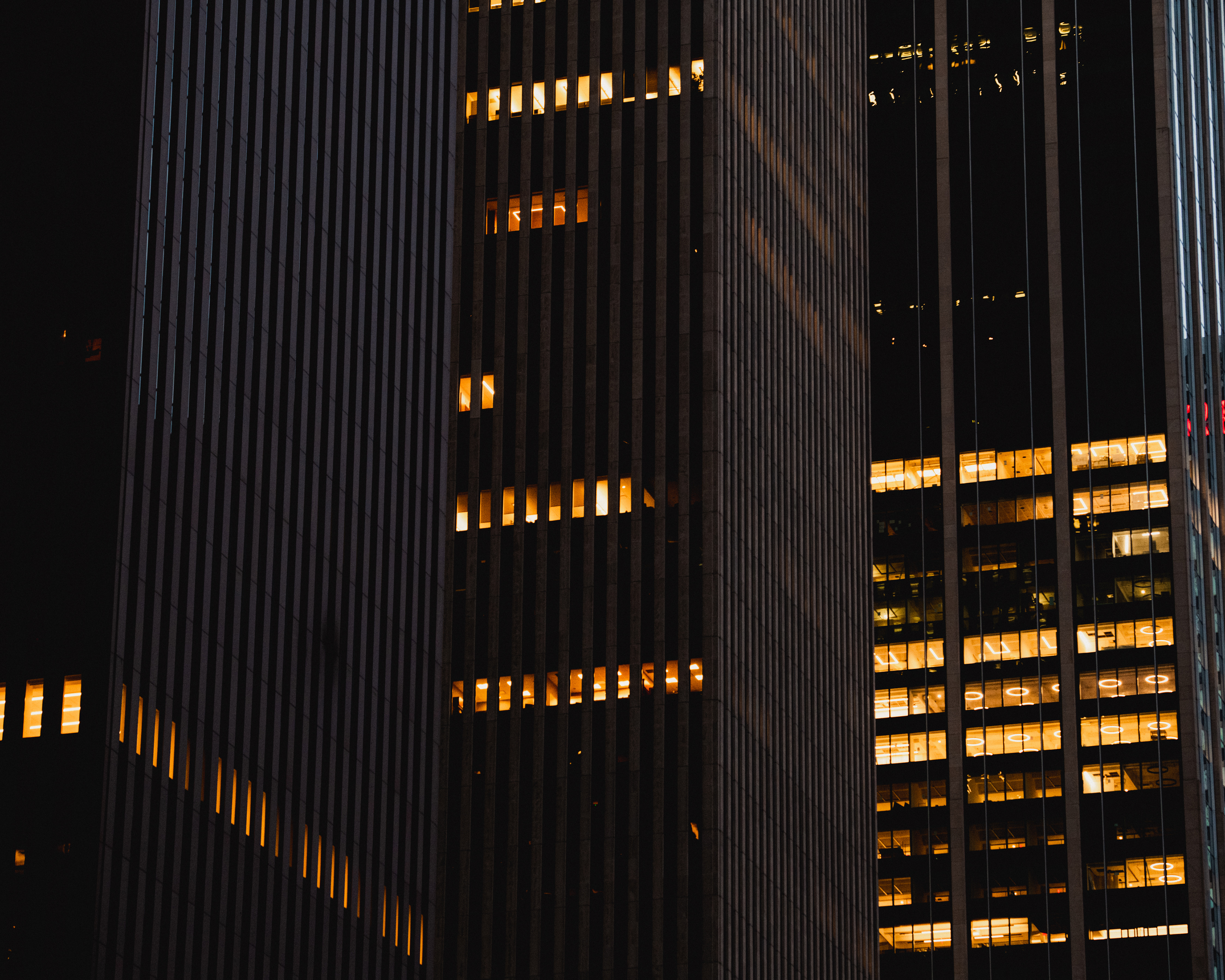 Edificios de oficinas a lo largo de la Sexta Avenida en Manhattan, el 4 de mayo de 2020. (George Etheredge/The New York Times)