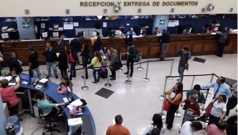 El Registro Mercantil opera parcialmente para trámites presenciales, fotos con fines ilustrativos. (Foto Prensa Libre: Hemeroteca PL)